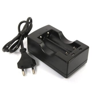 Przewodowa uniwersalna ładowarka do baterii JD-18650C-AC2