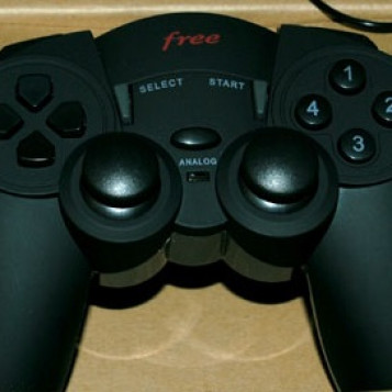 Freebox Revolution USB – kontroler gamepad pad (używany)