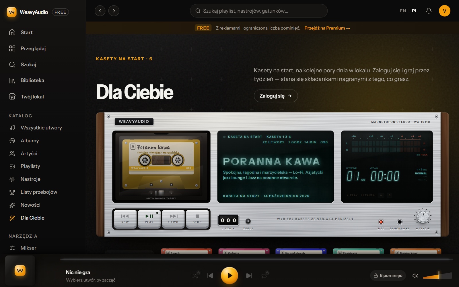 Dział Dla Ciebie w WeavyAudio: magnetofon z kasetą Poranna kawa i rząd kaset na start na kolejne pory dnia